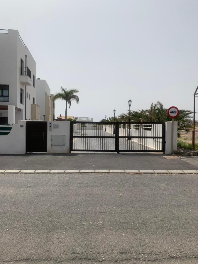 Sunny Luxury Apartment With Two Great Sunny - Level Terraces, Two Swimming Pools, In A New Complex Pueblo Majorero, Close To Fuerteventura Golf Club, Next To The Beach , Atlantico Shopping Mall And Casino In Caleta de Fuste Exterior foto